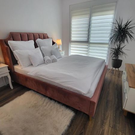 Sika Sunny Garden Apartment Арад Екстериор снимка
