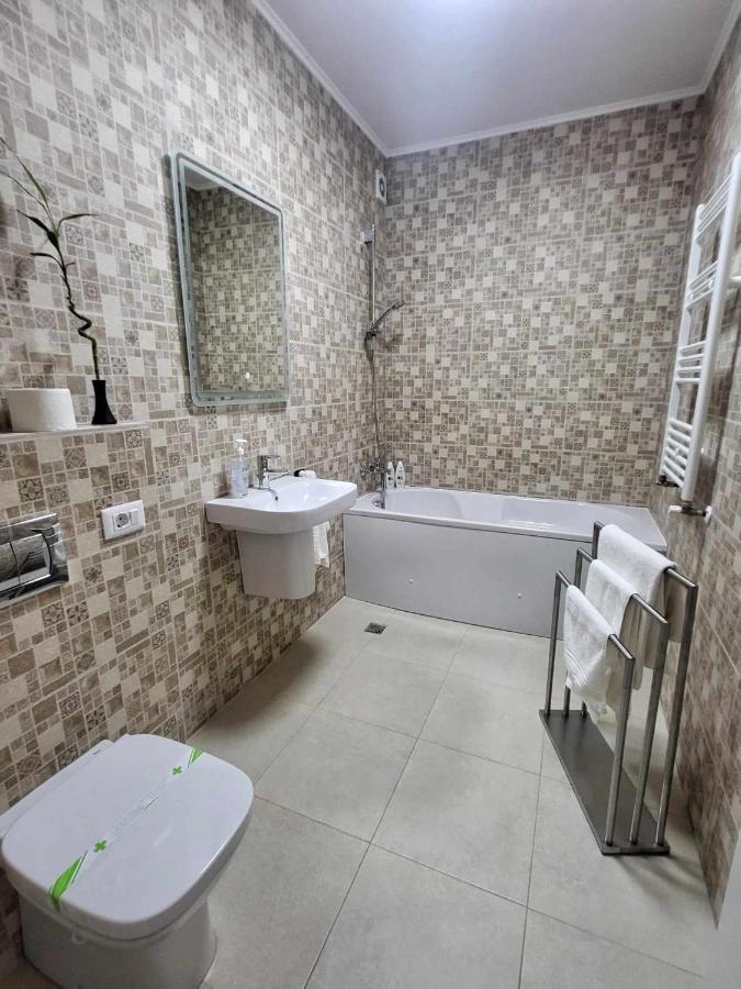 Sika Sunny Garden Apartment Арад Екстериор снимка