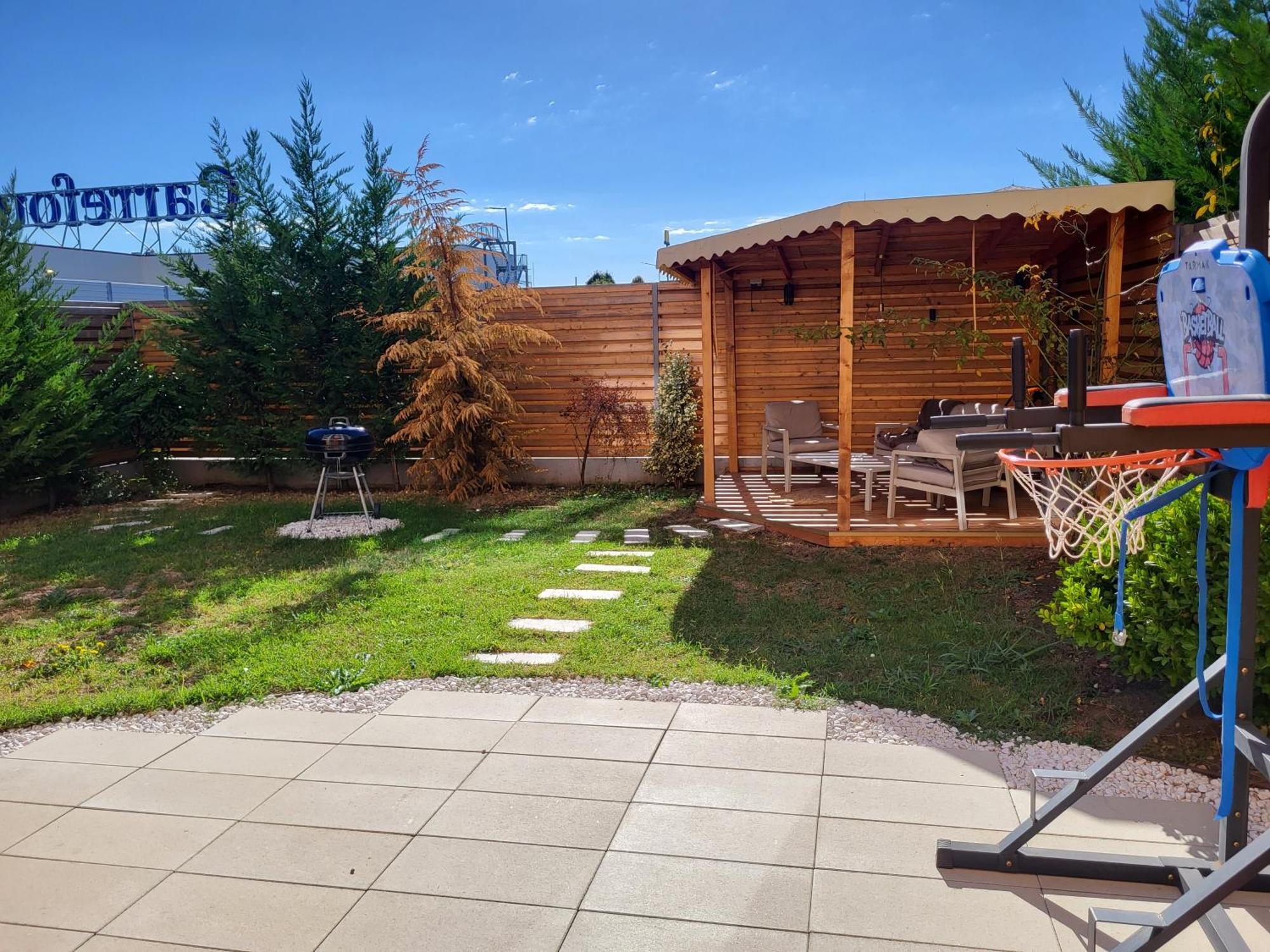 Sika Sunny Garden Apartment Арад Екстериор снимка